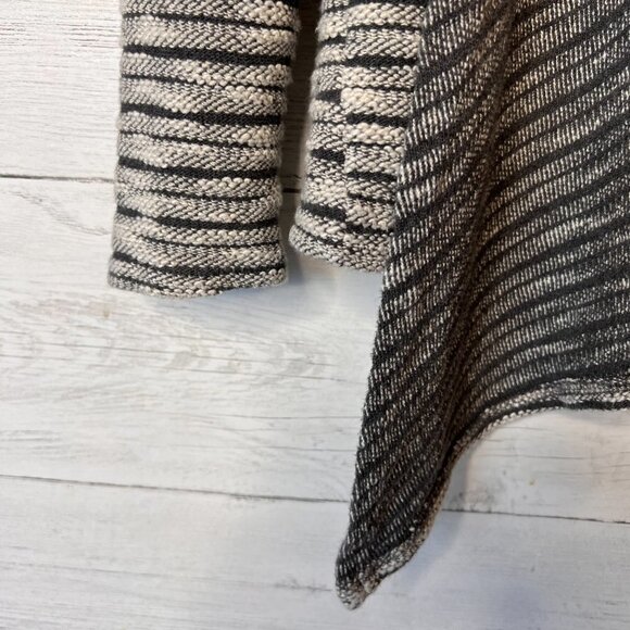 Kuhl Cardigan Womens Size XS Gray & White Asymmetric Hem Lightweight Gorpcore - Picture 7 of 14